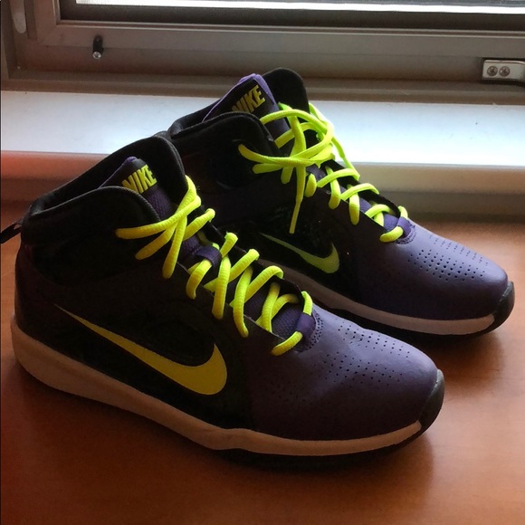 neon yellow and black nike shoes